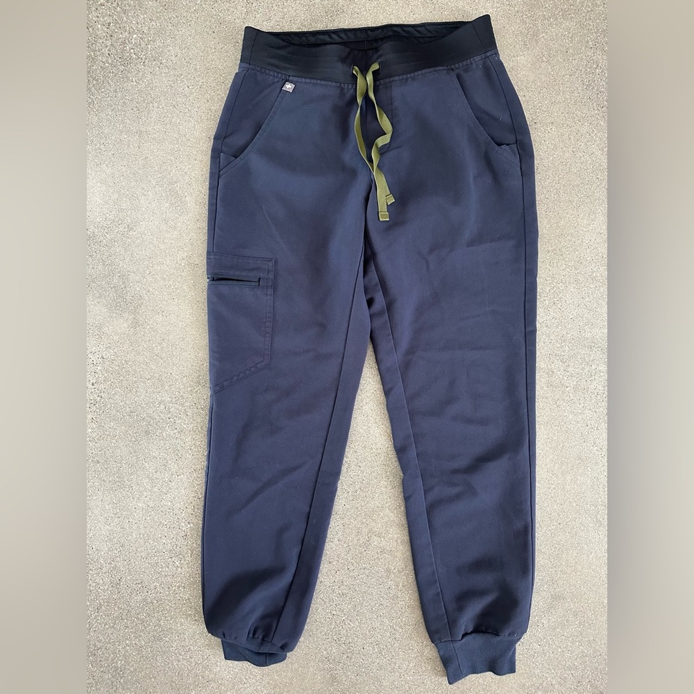 Figs quiet navy set